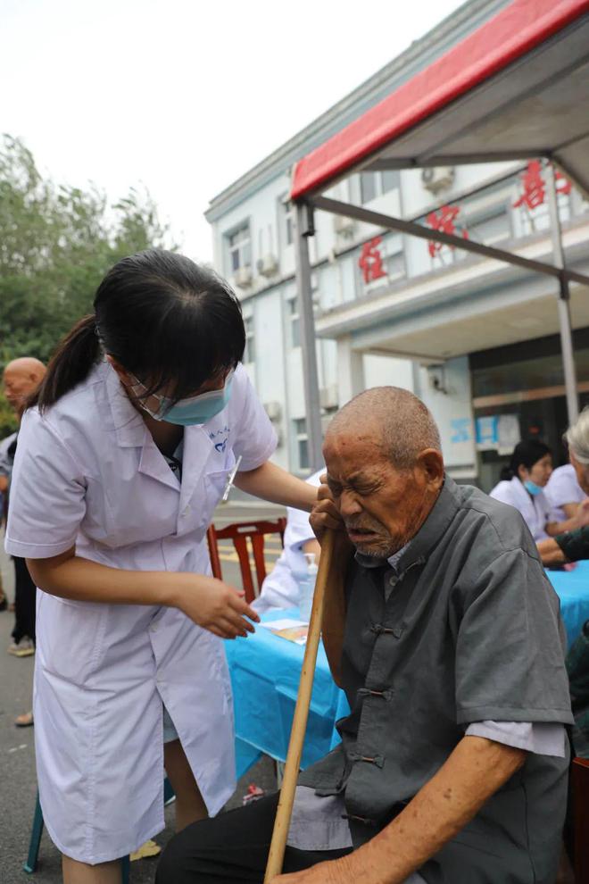 金年会情系桑梓送健康 淮医义诊暖人心 淮滨县人民医院“服务百姓健康行动”大型义诊活动(图5)