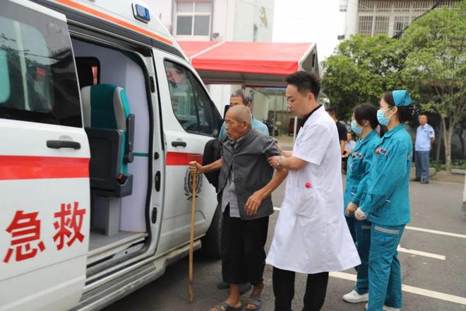 金年会情系桑梓送健康 淮医义诊暖人心 淮滨县人民医院“服务百姓健康行动”大型义诊活动(图6)