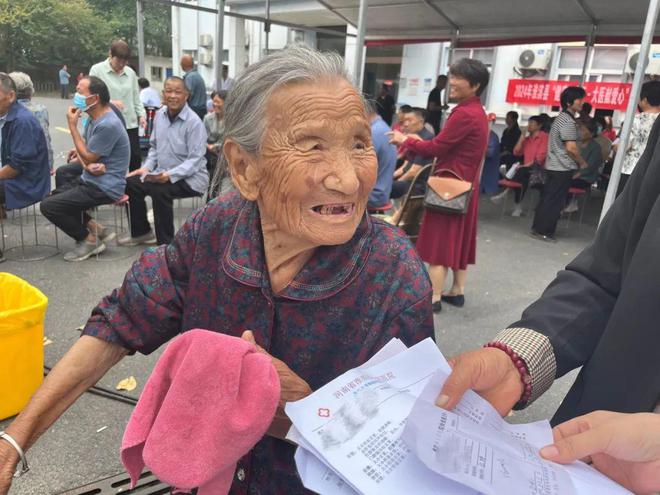 金年会情系桑梓送健康 淮医义诊暖人心 淮滨县人民医院“服务百姓健康行动”大型义诊活动(图7)