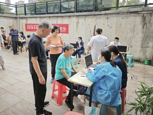 济宁市太金年会白湖新区许庄街道北湖湾社区开展“家医服务惠万家 健康相伴你我他”志愿服务活动(图2)