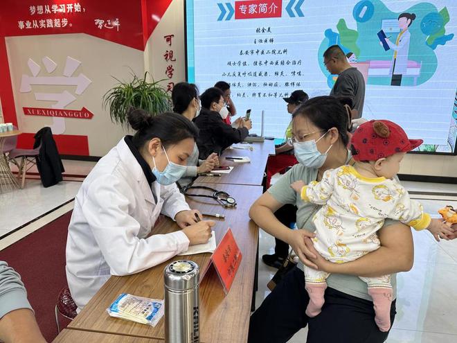 “健康巡诊进社区真情服务暖人心”：泰安市泰山区上高街道学苑社区开展健康义诊活动金年会(图3)